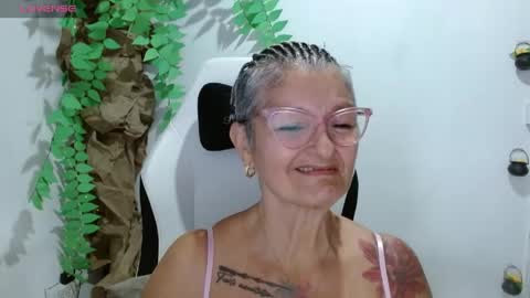Snapshot of bety_cum3 chatting on 04.17.26 bibiana online show from 04.17.26