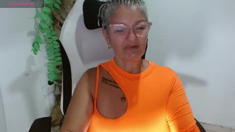 Snapshot of bety_cum3 chatting on 04.19.26 bibiana online show from 04.19.26