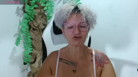 Snapshot of bety_cum3 chatting on 04.22.26 bibiana online show from 04.22.26