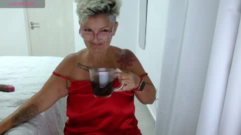 Snapshot of bety_cum3 chatting on 05.21.26 bibiana online show from 05.21.26