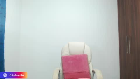 Nicolle Aviles online show from 02.18.25