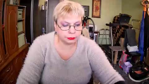 BeverlyQCynia online show from 10.26.25