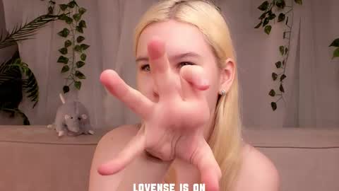 Eliz online show from 11.13.25