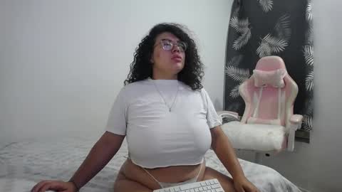 Bianca Tuesday to Sunday from 2am to 6am UTC-5 online show from 02.11.25