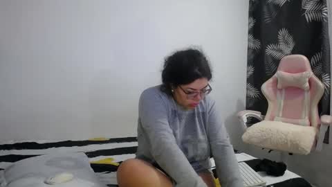 Bianca Tuesday to Sunday from 2am to 6am UTC-5 online show from 02.11.26