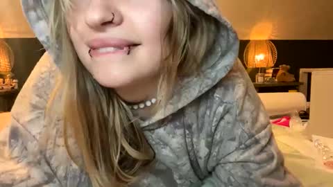 Ellie  online show from 03.05.26