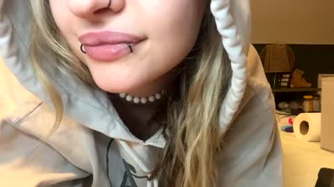 Ellie  online show from 03.08.26