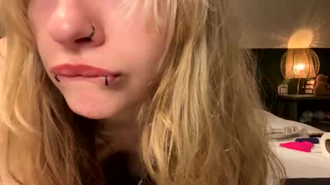 Ellie  online show from 03.10.26