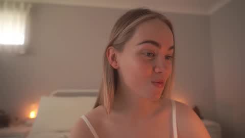 Snapshot of bibi_it_is chatting on 10.04.25 Bibi online show from 10.04.25