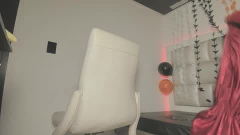 Snapshot of bibiana_js_ chatting on 10.28.25 bibiana_js_ online show from 10.28.25