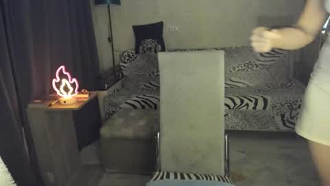 mom online show from 12.13.25