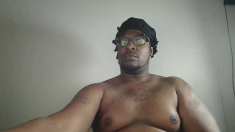Snapshot of bigblack004 chatting on 10.03.25 bigblack004 online show from 10.03.25