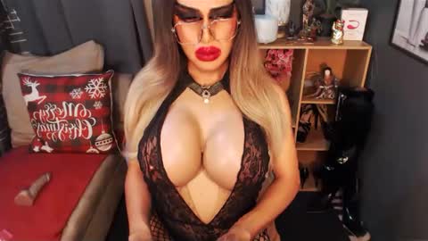 Snapshot of bigbomblhoraine chatting on 02.16.25 Loraine Cruz online show from 02.16.25