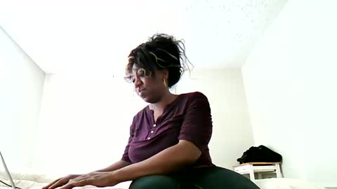 Snapshot of bigboobs_bouncin chatting on 04.10.26 Ashley online show from 04.10.26