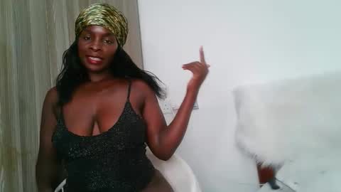 Snapshot of bigbooty_dimples chatting on 01.19.26 Vee online show from 01.19.26