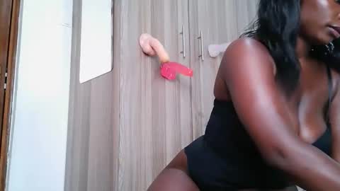 Snapshot of bigbooty_dimples chatting on 02.03.26 Vee online show from 02.03.26