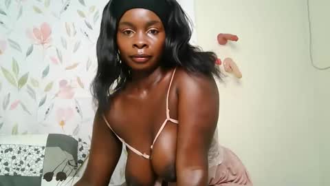 Snapshot of bigbooty_dimples chatting on 02.08.26 Vee online show from 02.08.26