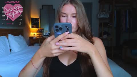 Snapshot of bigbrainbaddie chatting on 11.21.25 online show from 11.21.25