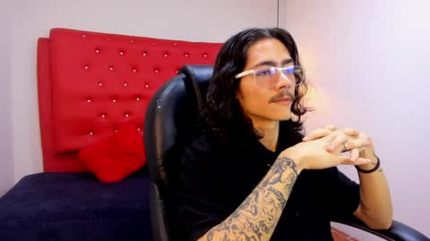 Snapshot of bigcock_robert chatting on 06.08.26 ROBB online show from 06.08.26