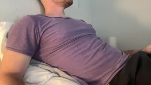 Snapshot of bigcollegecock69690 chatting on 12.18.24 bigcollegecock69690 online show from 12.18.24