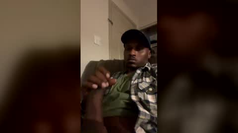 Snapshot of bigdickdaddy9090118099 chatting on 05.13.26 bigdickdaddy9090118099 online show from 05.13.26