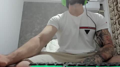 Snapshot of bigmuscles95 chatting on 06.01.26 bigmuscles95 online show from 06.01.26