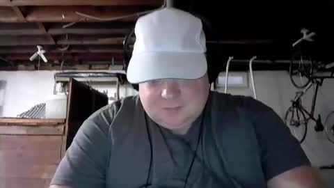 Snapshot of bigred_nyc chatting on 04.15.26 Big Red online show from 04.15.26
