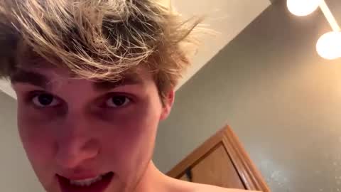 Snapshot of bigskinnyboyshh chatting on 12.27.24 bigskinnyboyshh online show from 12.27.24