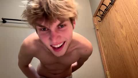 Snapshot of bigskinnyboyshh chatting on 12.31.24 bigskinnyboyshh online show from 12.31.24