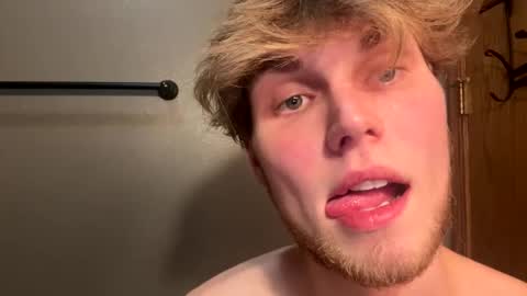 Snapshot of bigskinnyboyshh chatting on 02.17.25 bigskinnyboyshh online show from 02.17.25