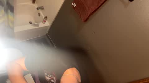 Snapshot of bigskinnyboyshh chatting on 12.03.25 bigskinnyboyshh online show from 12.03.25