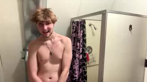 Snapshot of bigskinnyboyshh chatting on 12.04.25 bigskinnyboyshh online show from 12.04.25