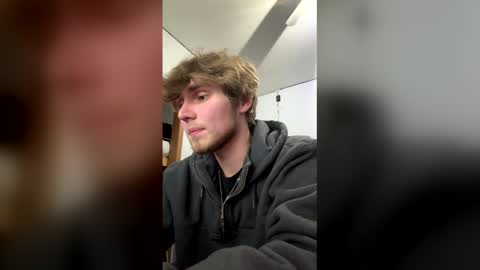 Snapshot of bigskinnyboyshh chatting on 12.18.25 bigskinnyboyshh online show from 12.18.25