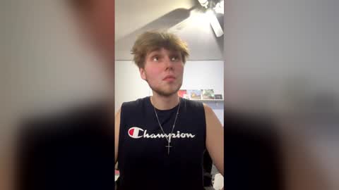 Snapshot of bigskinnyboyshh chatting on 02.11.26 bigskinnyboyshh online show from 02.11.26