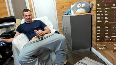 Snapshot of bigsshark chatting on 01.17.25 bigsshark online show from 01.17.25