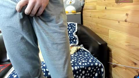 Snapshot of bigsshark chatting on 02.04.25 bigsshark online show from 02.04.25