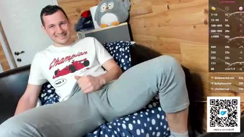 Snapshot of bigsshark chatting on 02.19.25 bigsshark online show from 02.19.25