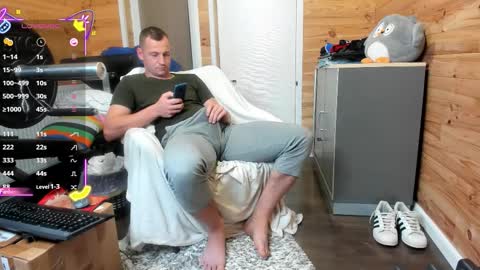 Snapshot of bigsshark chatting on 10.15.25 bigsshark online show from 10.15.25