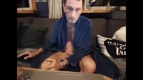 Snapshot of bigswe1 chatting on 12.26.24 bigswe1 online show from 12.26.24