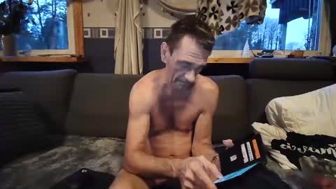 Snapshot of bigswe1 chatting on 01.01.25 bigswe1 online show from 01.01.25