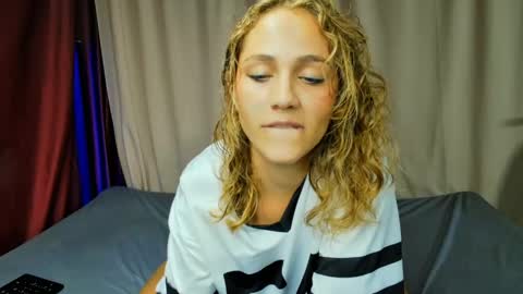 Snapshot of biki_sensual chatting on 06.07.26 hi soy natural girl biki online show from 06.07.26