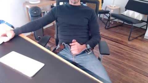 Snapshot of bisexy_man chatting on 10.28.25 bisexy_man online show from 10.28.25