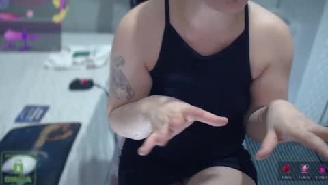 Snapshot of bisexyeliz35 chatting on 09.28.25 bisex woman online show from 09.28.25