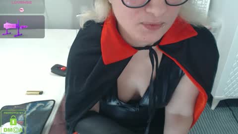 Snapshot of bisexyeliz35 chatting on 10.31.25 bisex woman online show from 10.31.25