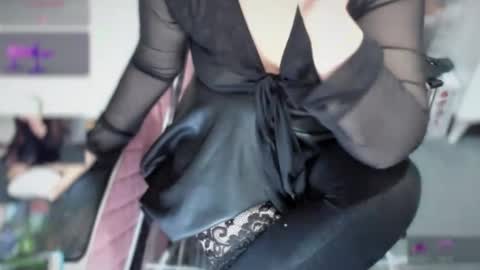 Snapshot of bisexyeliz35 chatting on 11.17.25 bisex woman online show from 11.17.25