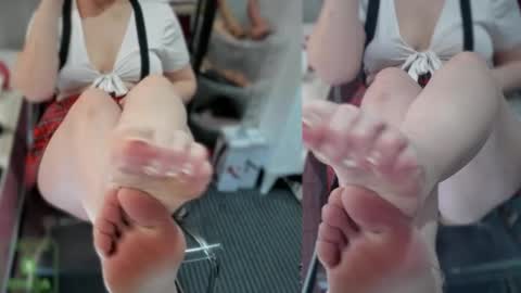 Snapshot of bisexyeliz35 chatting on 12.01.25 bisex woman online show from 12.01.25