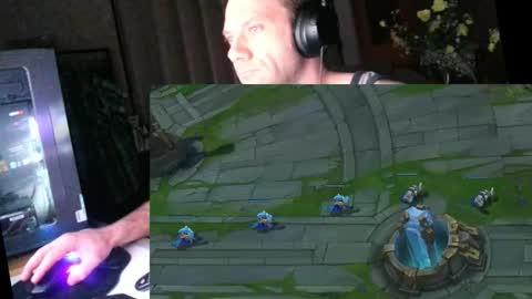 Snapshot of bishopalone2021 chatting on 09.09.25 Zdenek online show from 09.09.25