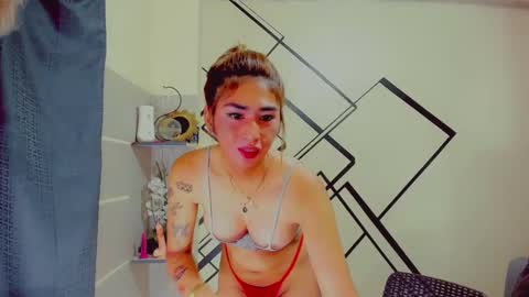 Snapshot of bitchcommanderstella chatting on 12.28.24 3 online show from 12.28.24