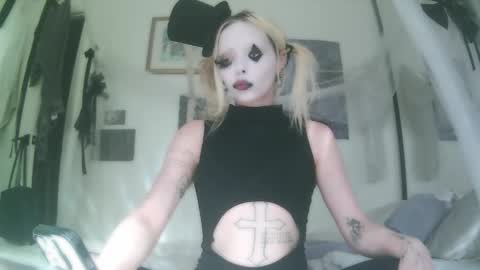 vampire fang  online show from 10.30.25