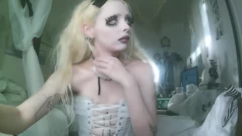 vampire fang  online show from 11.20.25